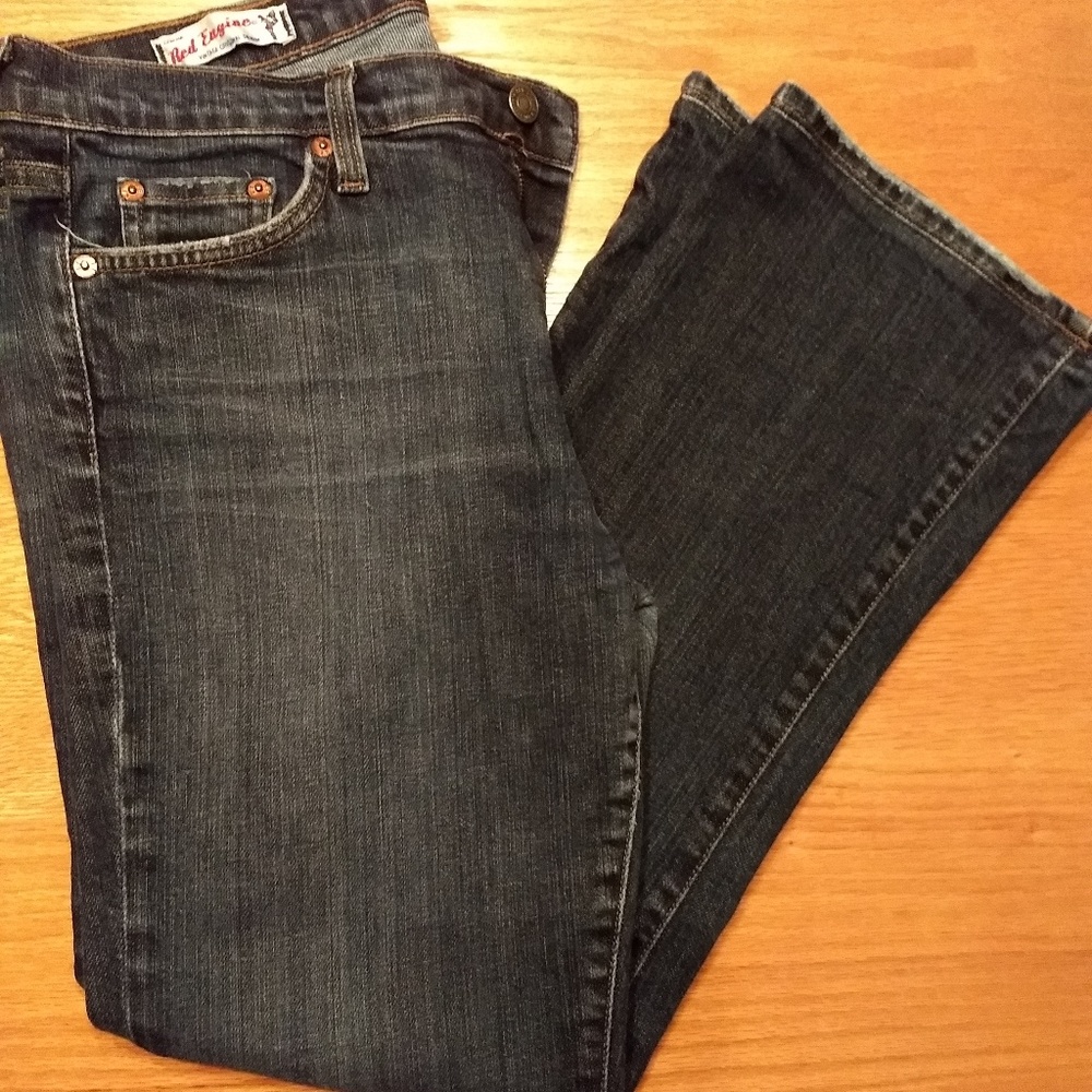Jeans red engine